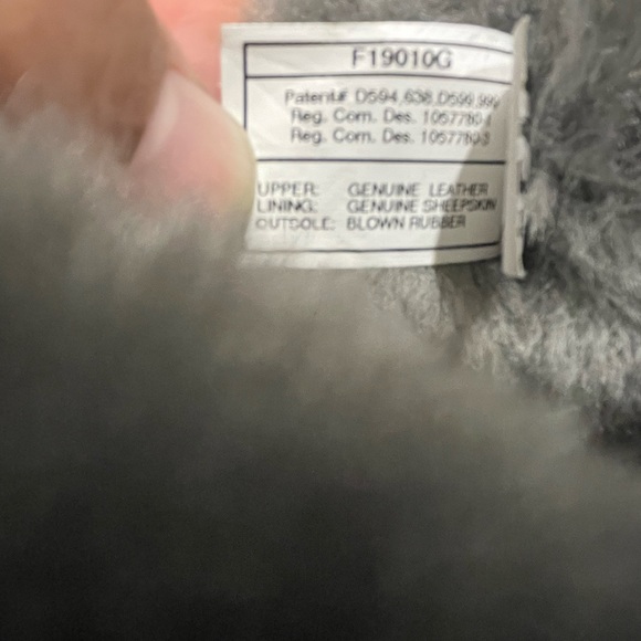 UGG BAILEY BUTTON II GREY GRAY WATER RESISTANT BOOT USA 9 / EU 40 / UK 7.5 - Picture 8 of 8